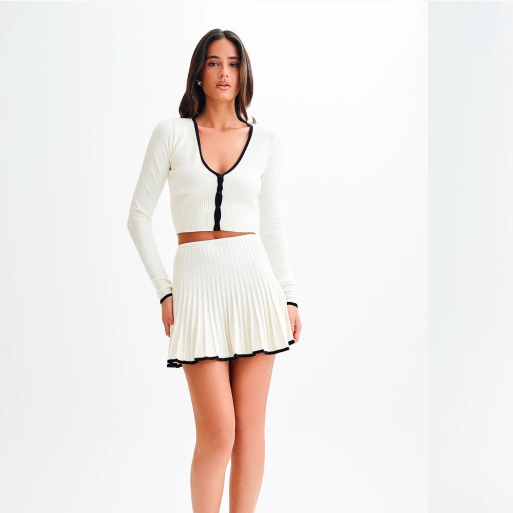 Meshki Jolene Contrast Pleated Knit Mini Skirt